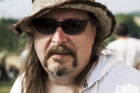 Конвейер репрессий. Музыканта Олега Хоменко осудили на три года колонии по «экстремистской» статье