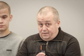 «Из-за одного человека, который готов на все ради сохранения своей власти, нас просто выбросили из страны»