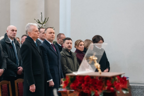 Фотофакт. Два флажка в руках сына Северинца и реакция на них Зеленского