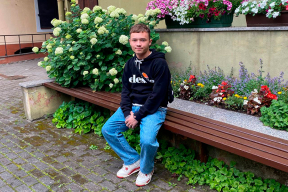 Никита Золотарев: «Было дико – просто выйти в город и видеть людей в обычной одежде. Все мелькали перед глазами черные робы и пятнистая милицейская форма»
