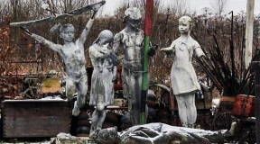 Куда полетят все лозунги, портреты и традиции эпохи позднего лукашизма, как только случится долгожданный перелом