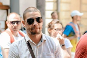 Конвейер репрессий. «Экстремистам» официально запретили работать с детьми. Десантника, которого признавали лучшим командиром взвода спецназа, осудили за «политику»